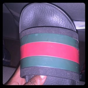 Gucci slides black